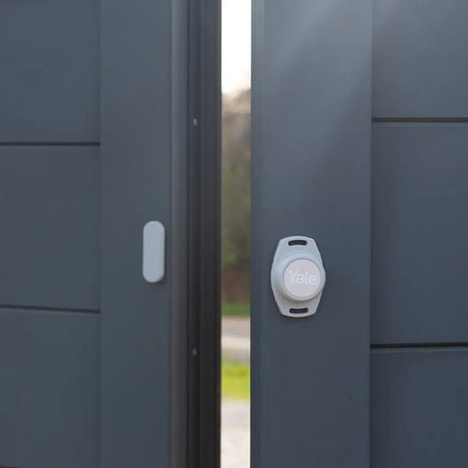 Аксесоар за отваряне на гаражни врати Yale Smart Opener