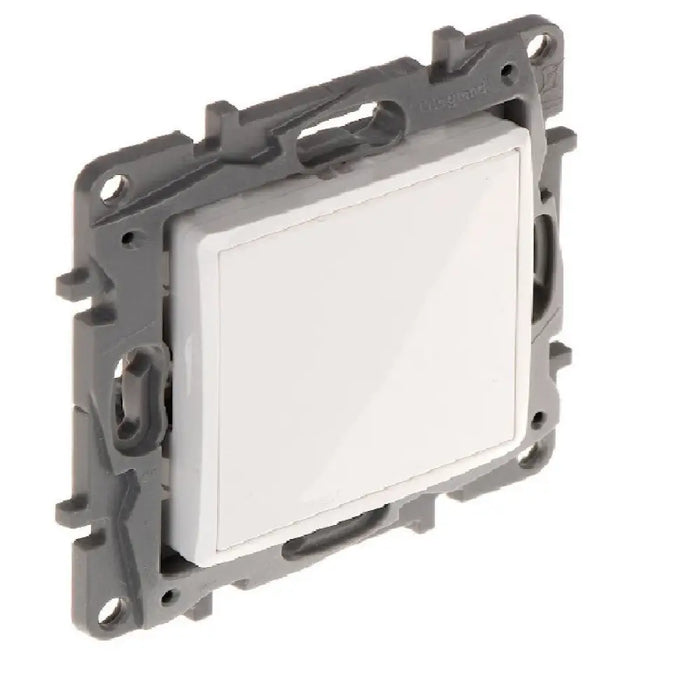 ПРАЗЕН МОДУЛ И АДАПТЕР MOSAIC NILOE LEGRAND-БЯЛ