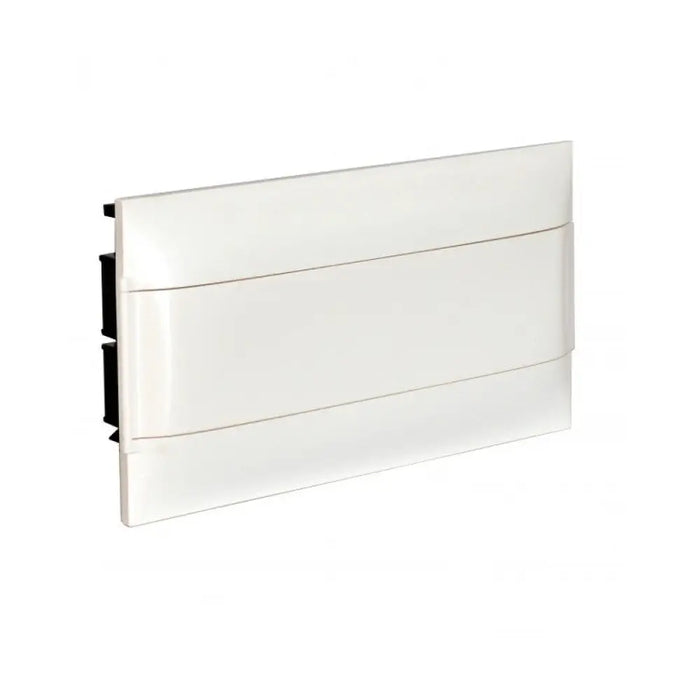 ОСЕМНАДЕСЕТМОДУЛНО ТАБЛО + ШИНА С БЯЛА ВРАТИЧКА ЗА