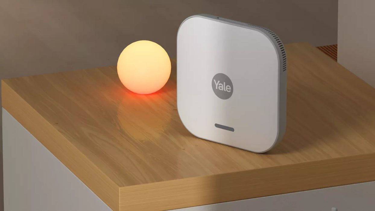 Yale Smart Alarm Starter Kit 7 артикула - контролен панел, клавиатура, дистанционно управление, 2x сензор за движение, 2x сензор за прозорец/врата