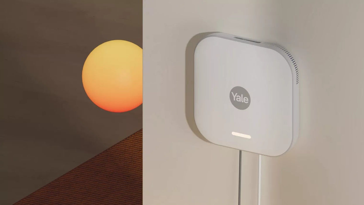 Yale Smart Alarm Starter Kit 7 артикула - контролен панел, клавиатура, дистанционно управление, 2x сензор за движение, 2x сензор за прозорец/врата