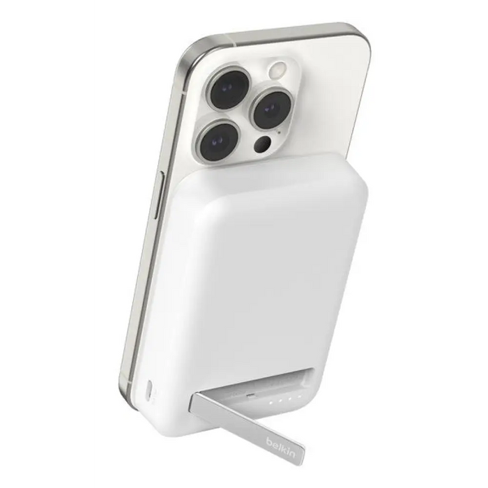 Belkin BoostCharge Pro Безжично зареждане Бяло