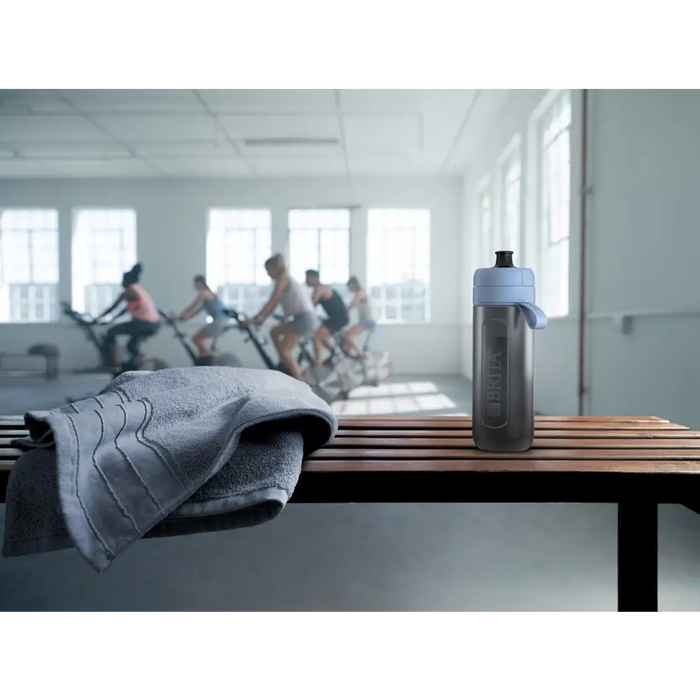 Brita Active синя филтърна бутилка с 2 диска