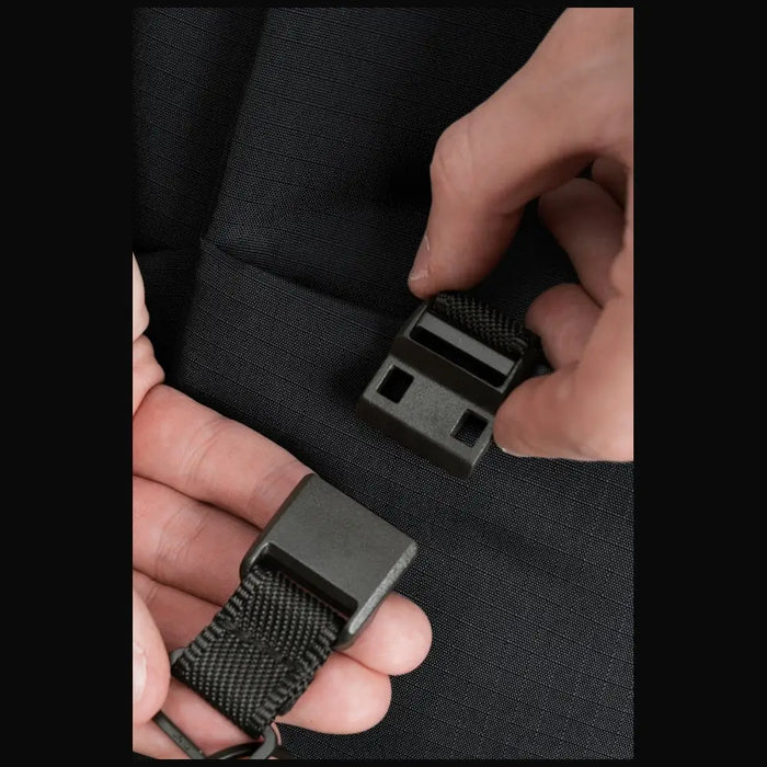 Чанта Uniq Arden Sling 2L - бежова