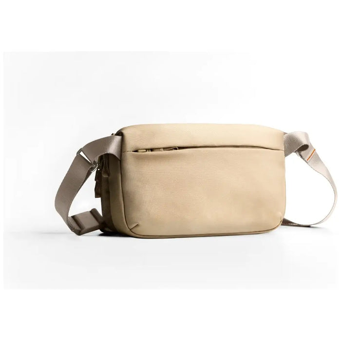 Чанта Uniq Crossbody Denver 5L - бежова