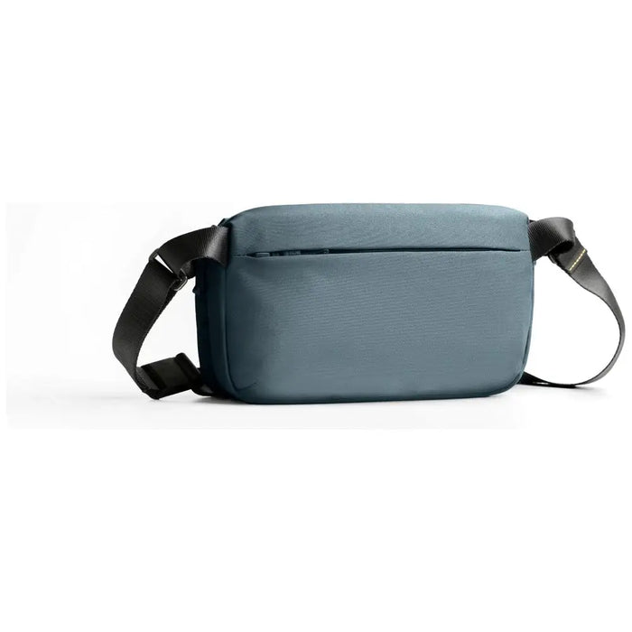 Чанта Uniq Crossbody Denver 5L - синя