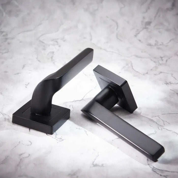 ДРЪЖКА ЗА ВРАТА YALE СИЕНА