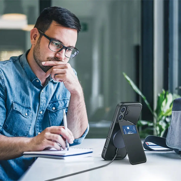 Dux Ducis Rafi II Mag Case с MagSafe за iPhone 16 - черен