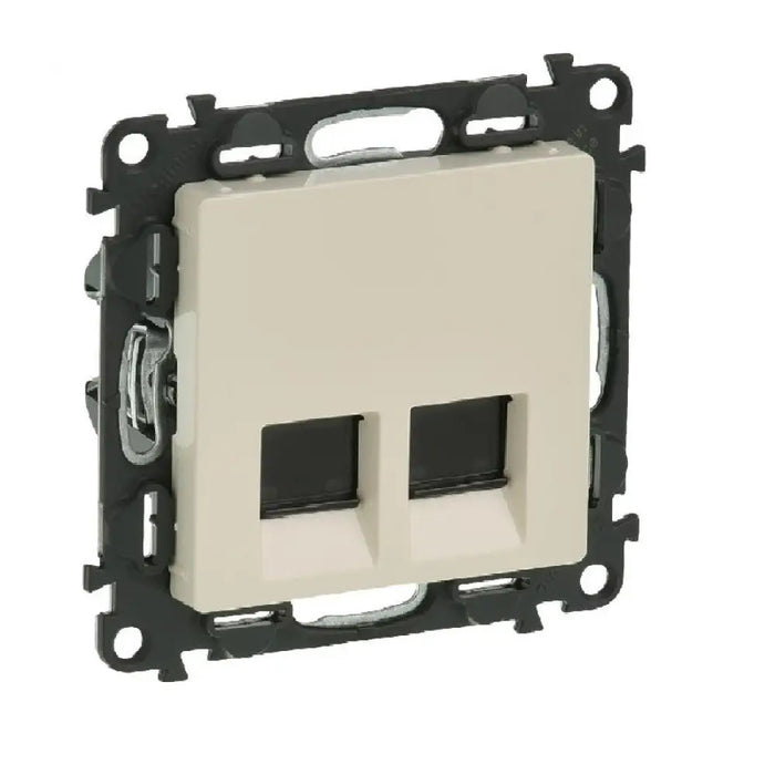 ДВОЙНА КОМПЮТЪРНА РОЗЕТКА RJ45 CAT 6. UTP VALENA LIFE