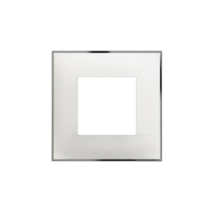 ЕДИНИЧНА РАМКА CLASSIA LEGRAND - БЯЛО С ХРОМ