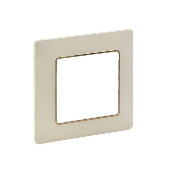 ЕДИНИЧНА РАМКА VALENA LIFE LEGRAND - КРЕМ/ЗЛАТО