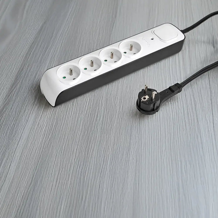 Hama Premium лента за защита от пренапрежение с 4 гнезда