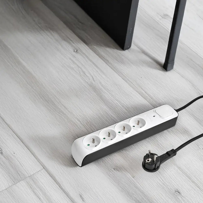 Hama Premium лента за защита от пренапрежение с 4 гнезда