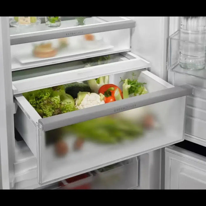 Хладилник-фризер ELECTROLUX ENC8MD18S