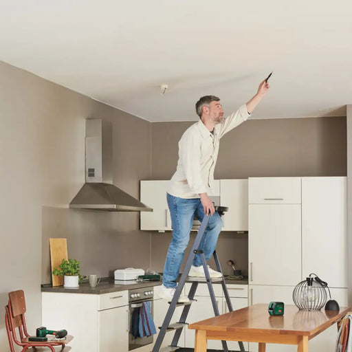 ЛАЗЕРЕН НИВЕЛИР BOSCH UNIVERSAL LEVEL 2