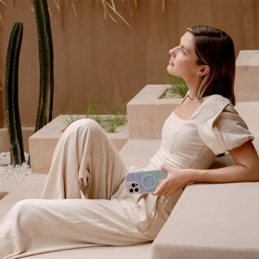 Uniq Coehl Linear Magnetic Charging Case за iPhone 16