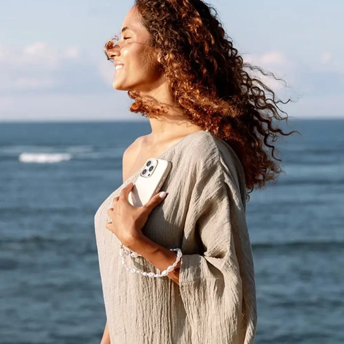 Uniq Coehl Muse Magnetic Charging Case за iPhone 16 Pro Max