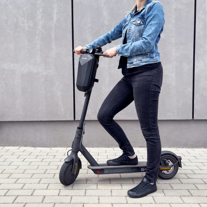 Водоустойчива чанта Wozinsky за кормило на скутер 4l Черен