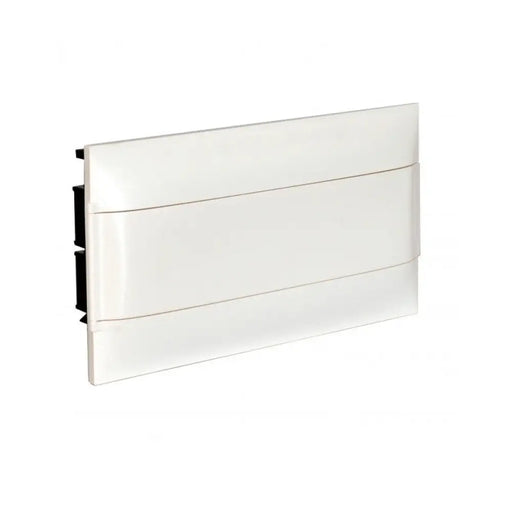 ОСЕМНАДЕСЕТМОДУЛНО ТАБЛО + ШИНА С ОПУШЕНА ВРАТИЧКА ЗА