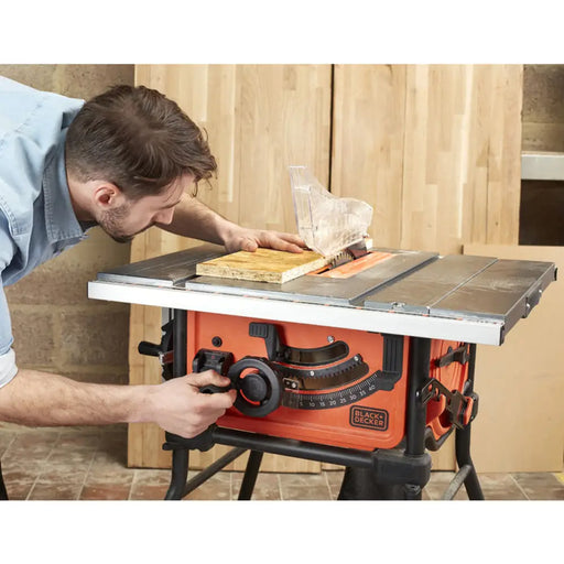 НАСТОЛЕН ЦИРКУЛЯР BLACK&DECKER BES720-QS