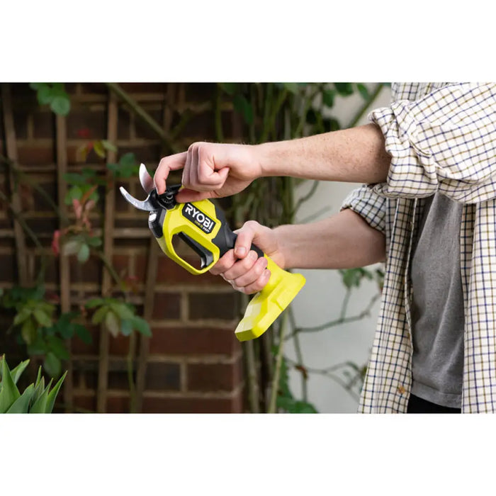 АКУМУЛАТОРНА БЕЗЧЕТКОВА ЛОЗАРСКА НОЖИЦА RYOBI RY18SCXA-0