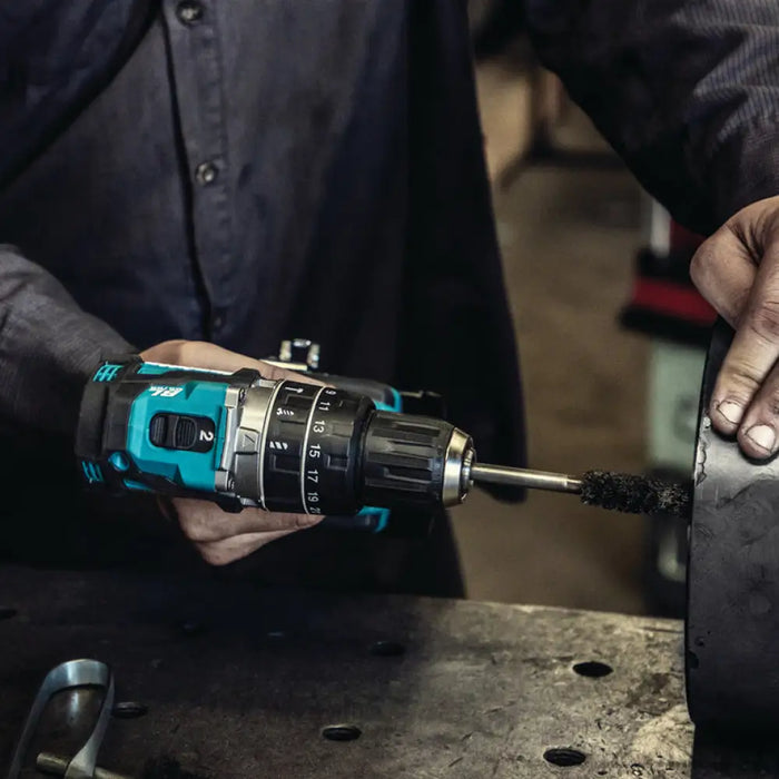 АКУМУЛАТОРНА БЕЗЧЕТКОВА УДАРНА БОРМАШИНА MAKITA HP002GA201