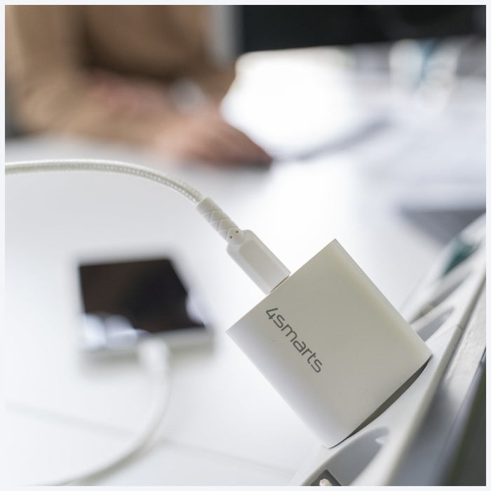 Зарядно 4smarts VoltPlug PD 30W с кабел 1.5m, бял