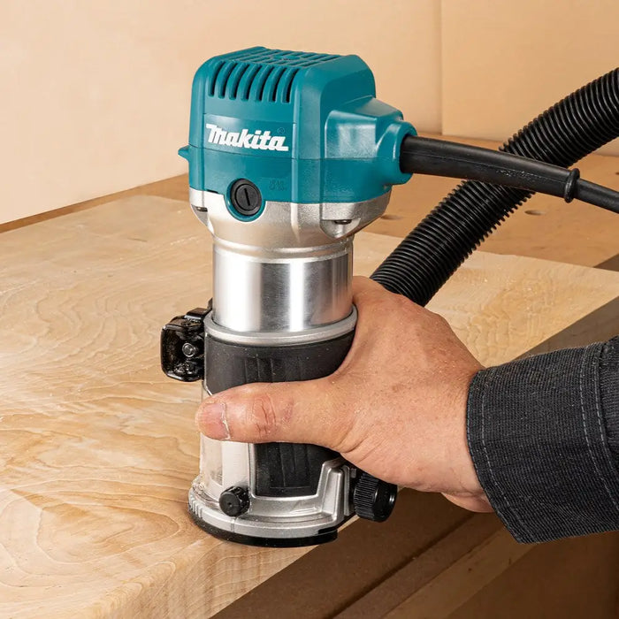 ЕЛЕКТРИЧЕСКА ФРЕЗОВА МАШИНА 710W MAKITA RT0702C