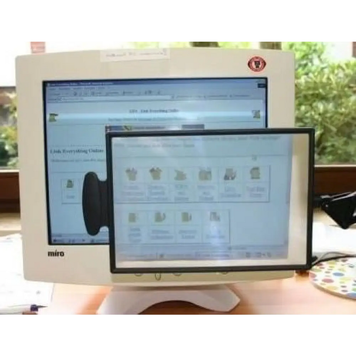 Настолна лупа монтирана на плота