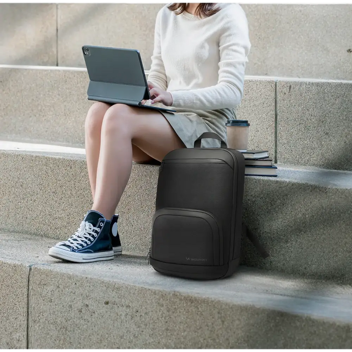 Премиум водоустойчива раница за лаптоп Wozinsky - черна
