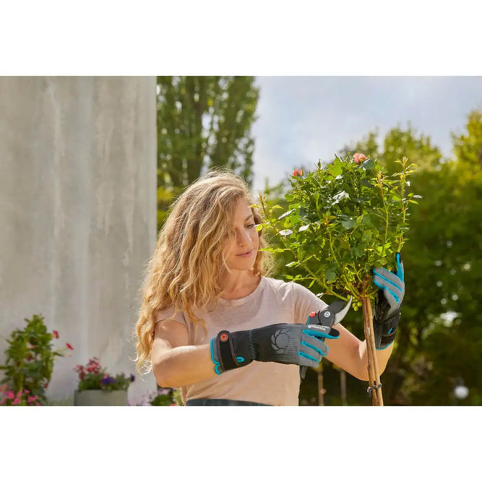ГРАДИНСКИ РЪКАВИЦИ ЗА БОДЛИВИ РАСТЕНИЯ GARDENA 8/M
