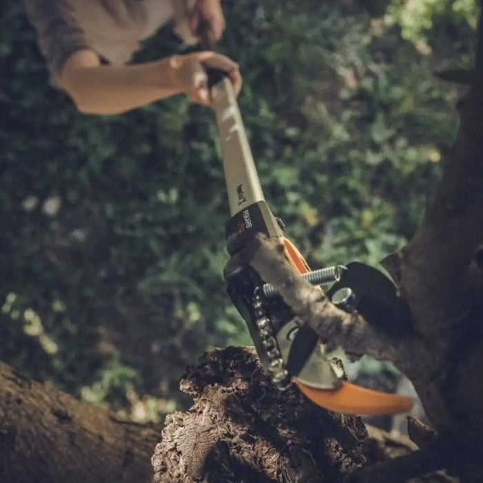 УНИВЕРСАЛНА РЕЗАЧКА ЗА ВИСОКИ КЛОНИ FISKARS UPX82