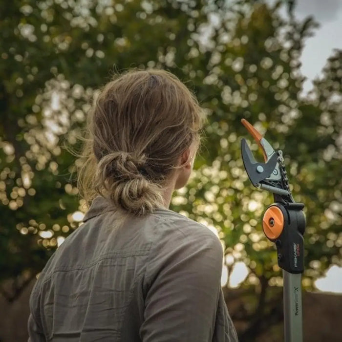 УНИВЕРСАЛНА РЕЗАЧКА ЗА ВИСОКИ КЛОНИ FISKARS UPX82