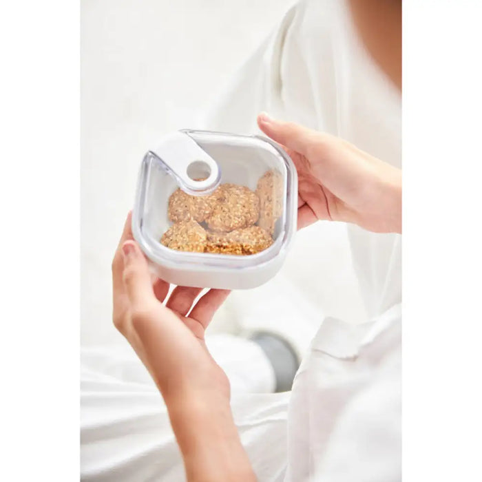 КУТИЯ ЗА ХРАНА 1 L ELA БЯЛА ПЛОСКА ROTHO