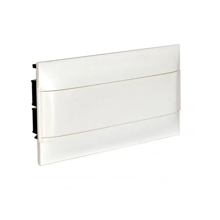 ОСЕМНАДЕСЕТМОДУЛНО ТАБЛО + ШИНА С БЯЛА ВРАТИЧКА LEGRAND