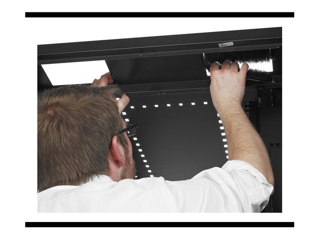 APC NetShelter SV 48U 600 mm широк x 1060 mm дълбок корпус със страни черни