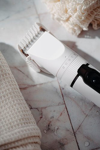 Машинка за подстригване ADLER AD 2839 с LED дисплей Бяла