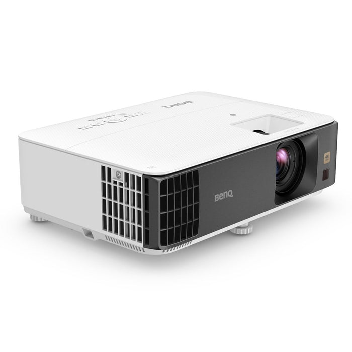 BenQ TK700 DLP, 4K UHD (3840x2160), HDR, ултрабързи 4ms, 10K:1, 3200 AL, 1.3x увеличение, Keystone 2D, конзолни игри, 2xHDMI, USB, RS232, високоговорител 5W, eARC, Dolby Atmos, аудио изход, 28dB (Eco)