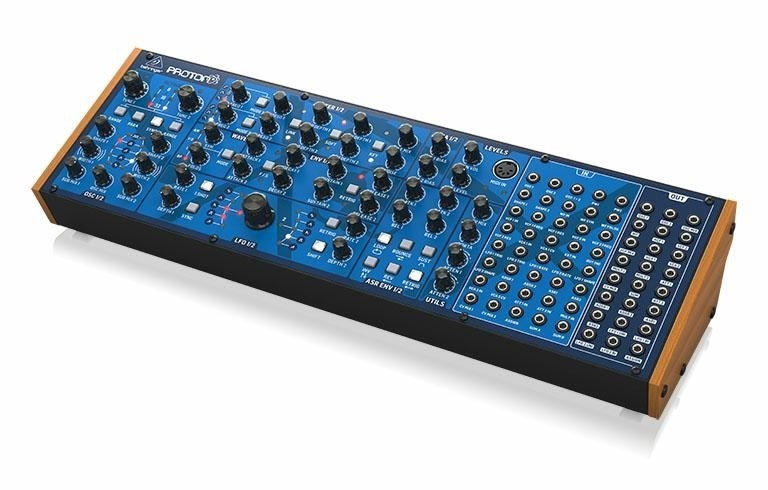 Аналогов синтезатор Behringer PROTON