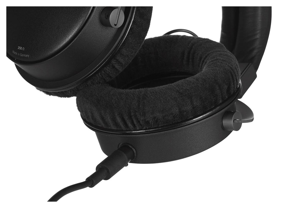 Beyerdynamic DT 1770 PRO 250 Ω - closed studio headphones