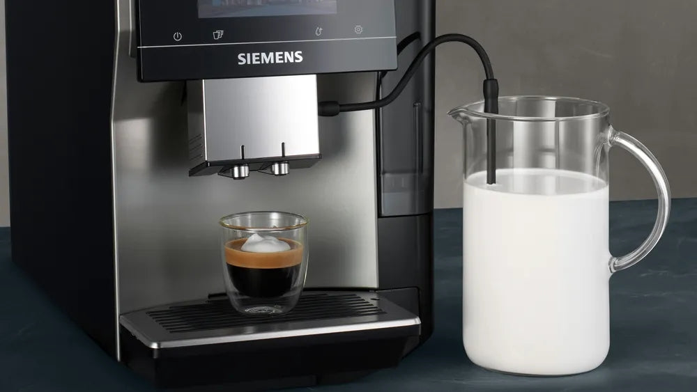 Siemens TP705R01, Напълно автоматична кафемашина EQ700, 19 бара налягане, 50 напитки, Интегрирана система за мляко с маркуч, oneTouch doubleCup, функция AromaDoubleShot, autoMilk Clean, iSelect дисплей, HC