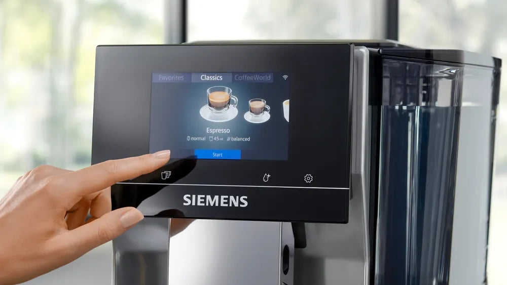Siemens TP705R01, Напълно автоматична кафемашина EQ700, 19 бара налягане, 50 напитки, Интегрирана система за мляко с маркуч, oneTouch doubleCup, функция AromaDoubleShot, autoMilk Clean, iSelect дисплей, HC