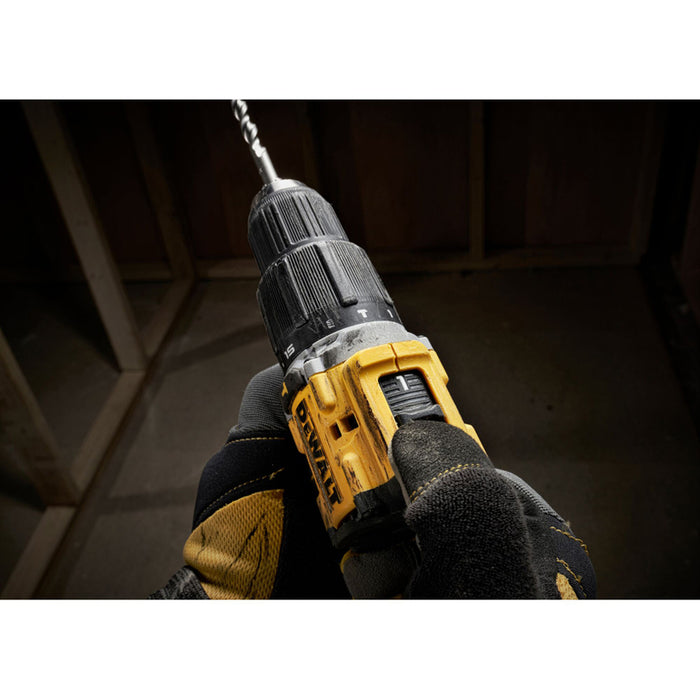 АКУМУЛАТОРНА БЕЗЧЕТКОВА УДАРНА БОРМАШИНА DEWALT DCD100YM2T-QW 18 V, 68.00 nm, БРОЙ БАТЕРИИ 2, 4.00 Ah, КУФАР