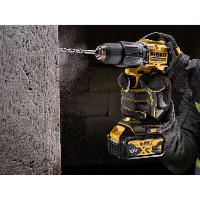 АКУМУЛАТОРНА БЕЗЧЕТКОВА УДАРНА БОРМАШИНА DEWALT DCD100YM2T-QW 18 V, 68.00 nm, БРОЙ БАТЕРИИ 2, 4.00 Ah, КУФАР