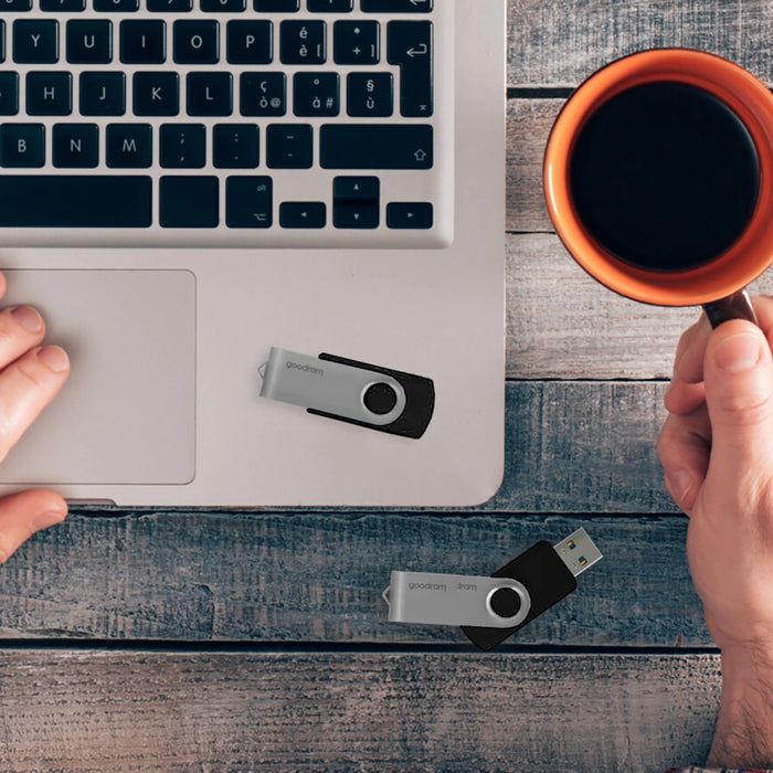 Pendrive 16 GB USB 3.2 Gen 1 UTS3 Goodram - черен