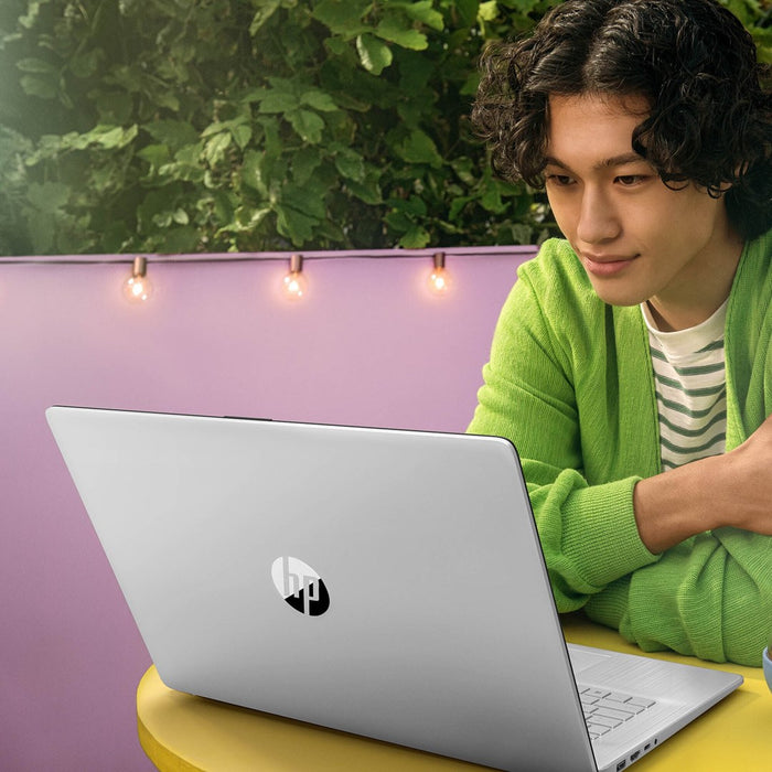 Лаптоп HP 17-cp3114nw AMD Ryzen™ 7 7730U 43,9 cm (17,3") Full HD 16 GB DDR4-SDRAM 512 GB SSD Wi-Fi 6 (802.11ax) Windows 11 Home Silver