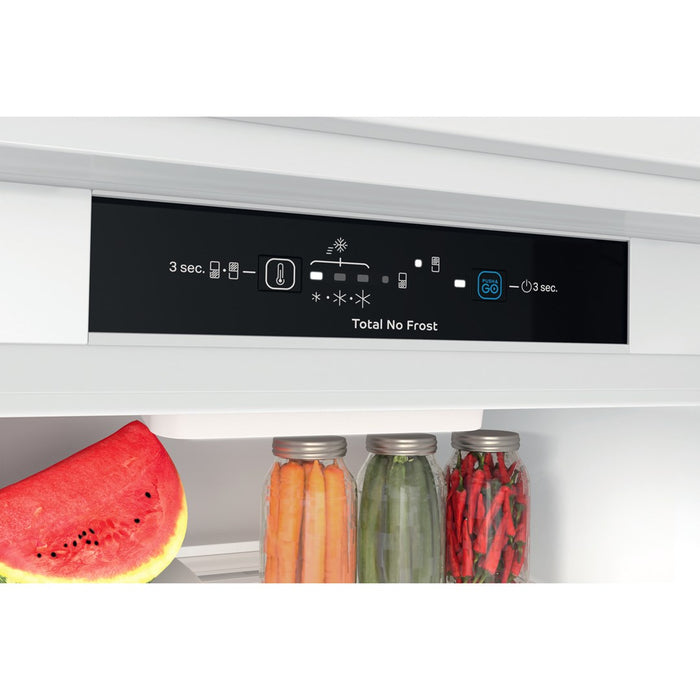 Indesit INC18 T311 хладилник с фризер за вграждане 250 LF бял