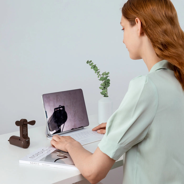 Ръчен вентилатор Jisulife Преносим USB вентилатор Life8 с Преносима батерия Powerbank и фенерче - кафяв