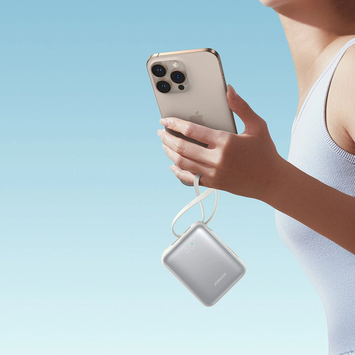 Joyroom JR-PBF27 10000mAh 22.5W Преносима батерия Powerbank с вграден USB-C и Lightning кабели - бял