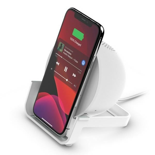 Индукционно зарядно Belkin 10W с високоговорител, бяло